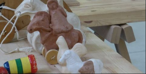 Atelier fabrique ton Playmobil argile - Vacances au Musée Saint Raymond - dès 9 ans
